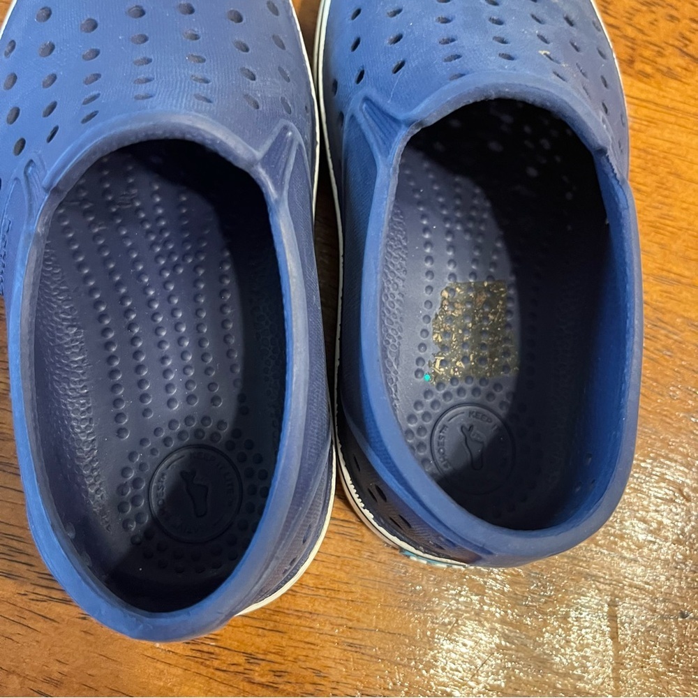Native Miles Navy Perforated Slip-Ons shoes size 8 - Picture 8 of 11